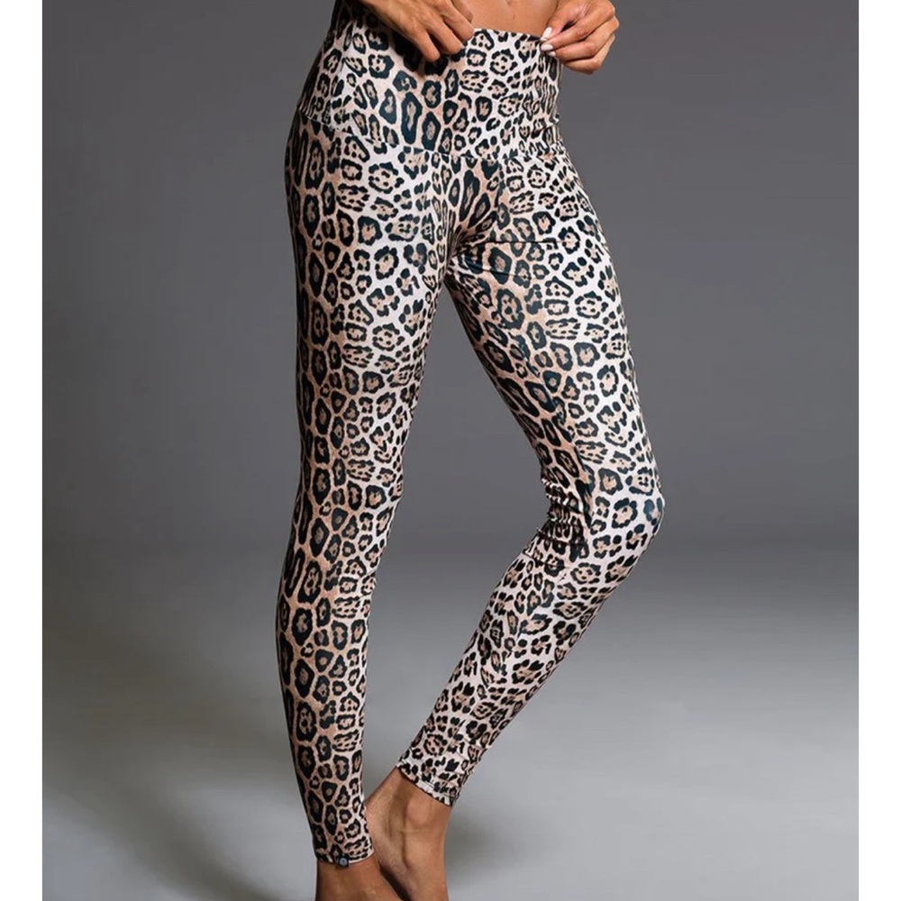 Onzie high rise leggings leopard print size small/medium
